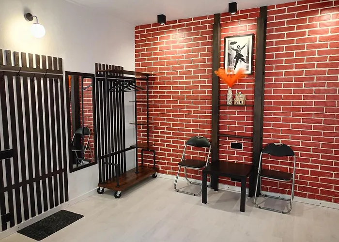 Stylish & Free Parking For Exploring Apartment