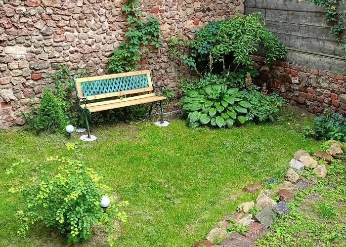 Stylish & Free Parking For Exploring *