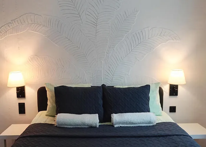 Stylish & Free Parking For Exploring Apartment *