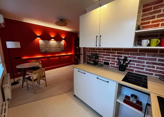 Stylish & Free Parking For Exploring Apartment *