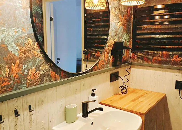 Stylish & Free Parking For Exploring