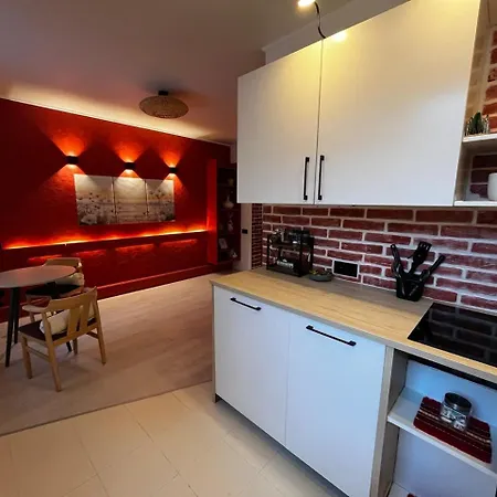Stylish Center - Free Parking - Walk To Old Town Apartman *